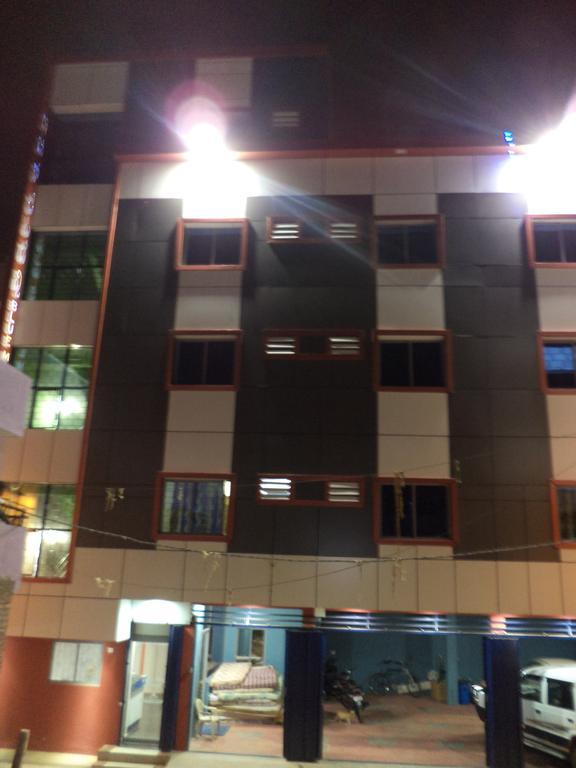 Blue Moon Residency Hotel Mysore Luaran gambar